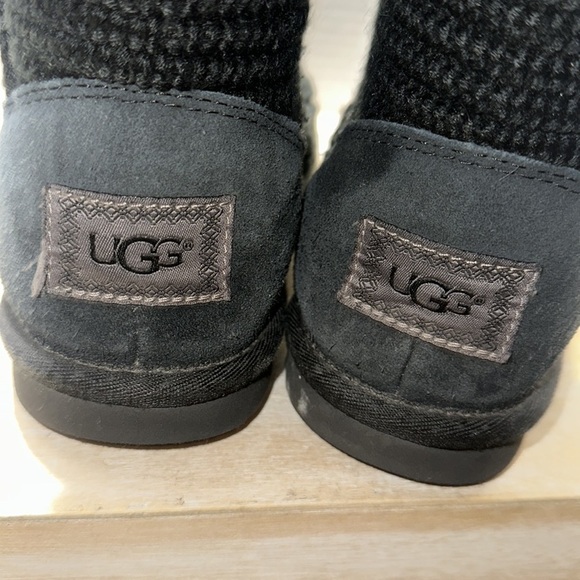 UGG Cardy II Black 1017328K Kid's / Youth Winter Boot - Picture 9 of 12